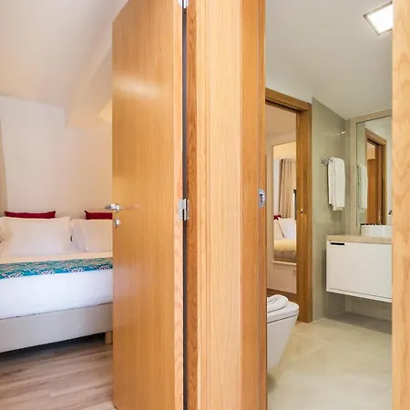 Perfect 1 Bed In Chiado With Terrace And Aircon Appartamento